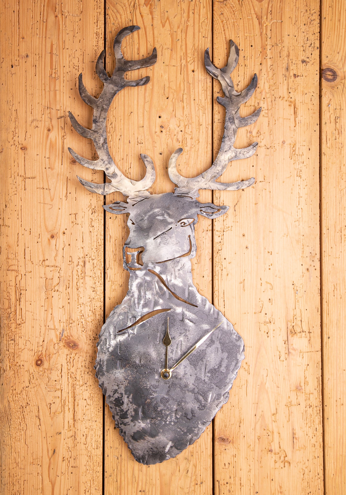 Hirsch Wanduhr geschmiedet