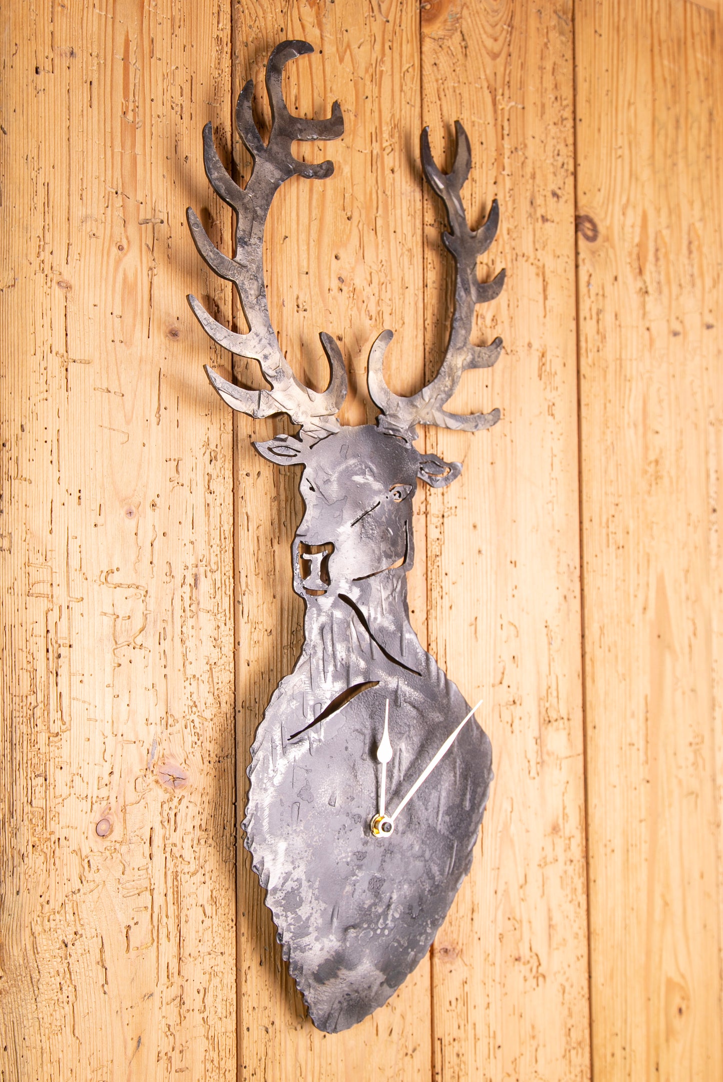 Hirsch Wanduhr geschmiedet